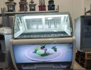 Vitrinas de helados 642477935