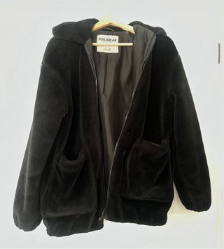Chaqueta Pull&Bear Negra Peluche Capucha