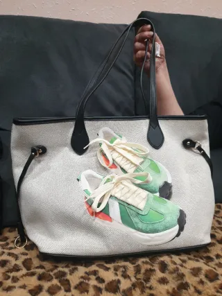 Bolso Tote Zapatillas con Cordones