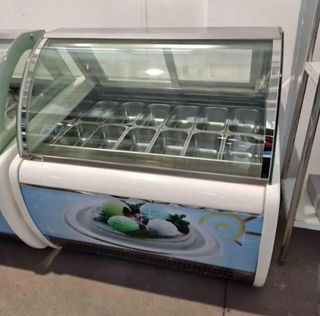 Vitrinas  de helados 642477935