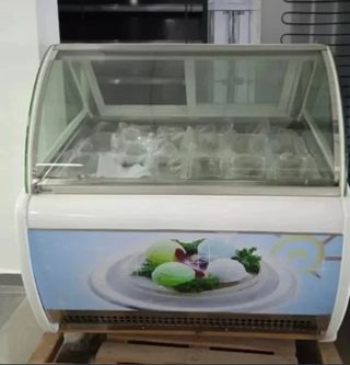 Vitrina de helados 642477935