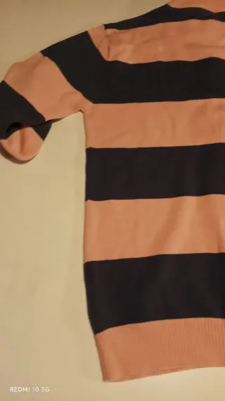 Casaco de malha com fecho novo, nunca foi usado.