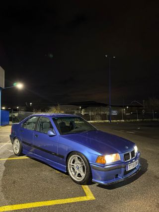 BMW E36 320i
