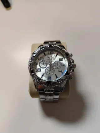 Reloj plateado de pulsera