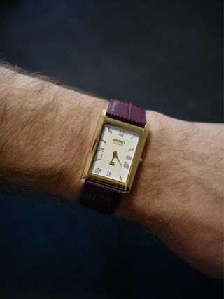 Reloj Seiko Dorado Rectangular Correa Burdeos