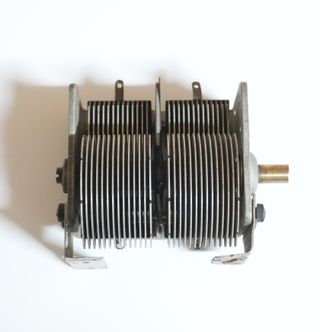 CONDENSADOR VARIABLE DE SINTONIA O TANDEM