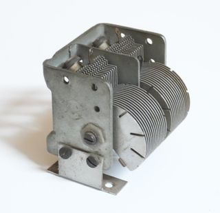 CONDENSADOR VARIABLE DE SINTONIA O TANDEM