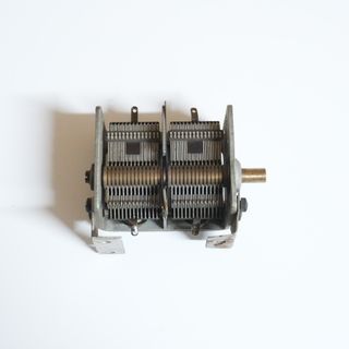 CONDENSADOR VARIABLE DE SINTONIA O TANDEM