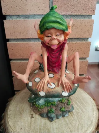 Figura de elfo en seta
