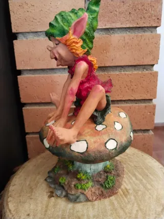 Figura de elfo en seta