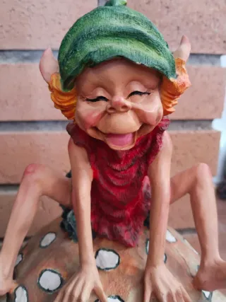 Figura de elfo en seta