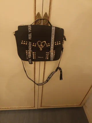 Bolso Desigual Negro con Tachuelas Doradas