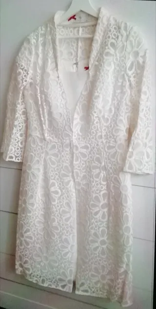 100€ Talla 42-44. Blanco.Hay que verlo