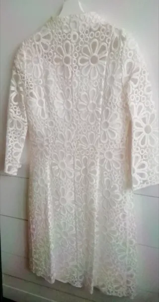 100€ Talla 42-44. Blanco.Hay que verlo