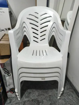 Sillas de jardín apilables blancas