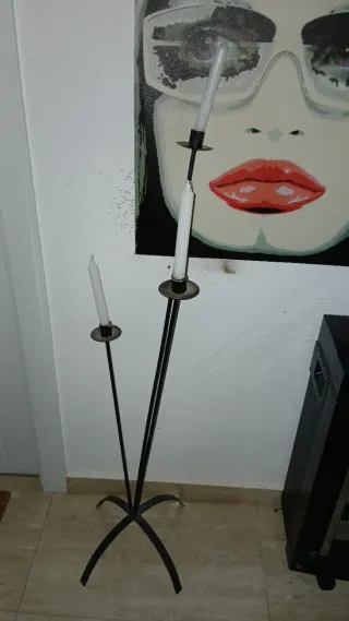 Cuadro Mujer con Gafas y Labios Rojos