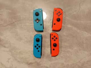 Nintendo Switch + Gioco + 2 Controller
