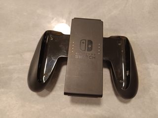 Nintendo Switch + Gioco + 2 Controller