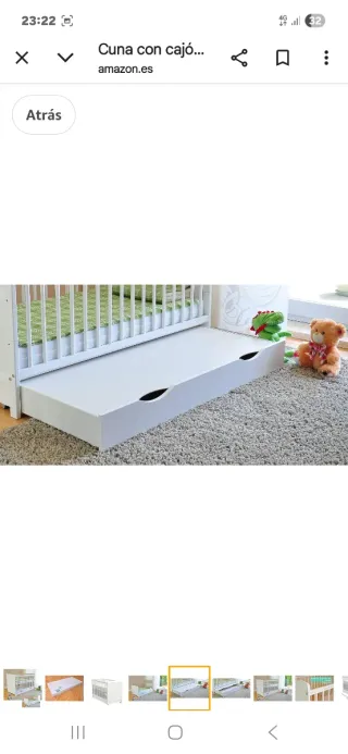 Cuna de bebé blanca con cajón