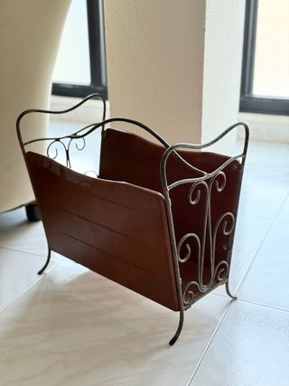 Revistero/Leñero Vintage Madera y Hierro Forjado