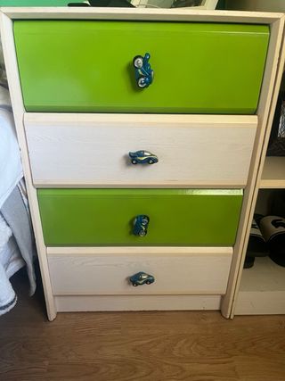 Habitación infantil con muebles