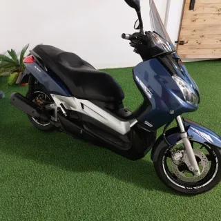 Yamaha XMAX 250 Maxi Scooter