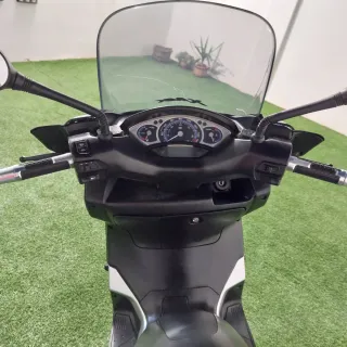 Yamaha XMAX 250 Maxi Scooter