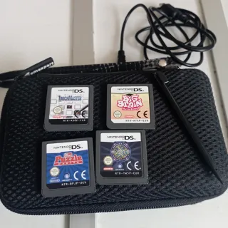 Nintendo DS Lite con custodia e caricabatterie