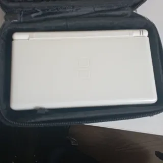 Nintendo DS Lite con custodia e caricabatterie