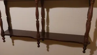 Dos estanterías de madera