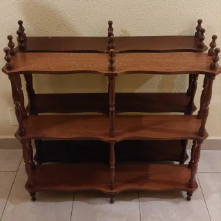 Dos estanterías de madera