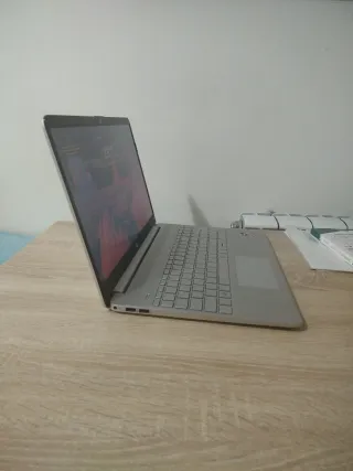 Portátil HP 15s-eq2xxx Plateado