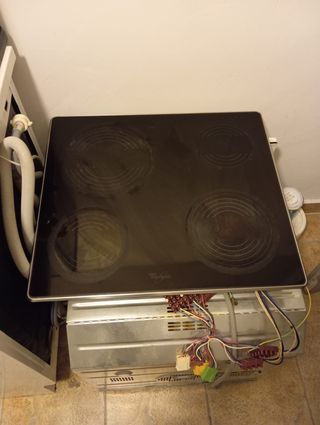 Horno Whirlpool AKP 300/WH + Placa AKM 888/IX