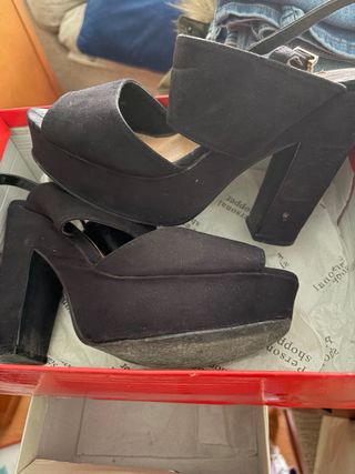 Botas de plataforma negras y marrones