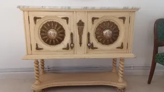 Mueble Antiguo Beige y Dorado