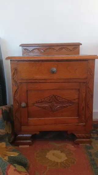 Mueble Antiguo Beige y Dorado