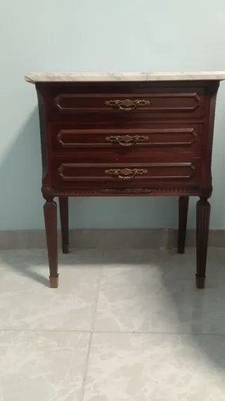 Mueble Antiguo Beige y Dorado