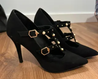 Tacones negros punta con perlas