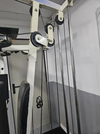 Máquina de gimnasio multifunción