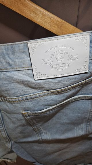 Bermuda Short Vaquero Celeste Roto Talla 46