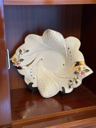 Centro de mesa porcelana blanca y dorado