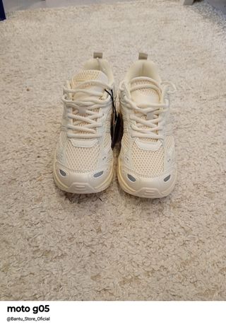 Tênis Oftem bege e branco