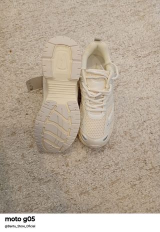 Tênis Oftem bege e branco