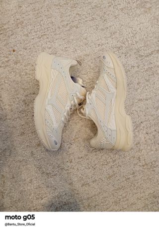 Tênis Oftem bege e branco