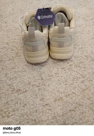 Tênis Oftem bege e branco