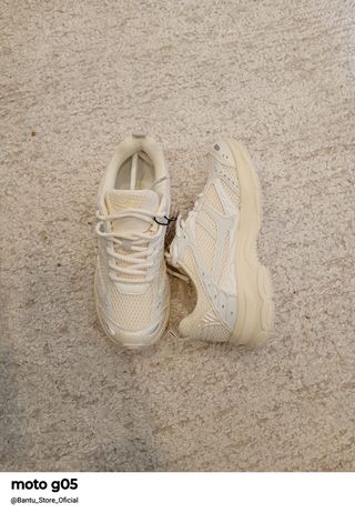 Tênis Oftem bege e branco