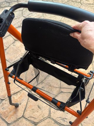 Andador Plegable con asiento en perfecto estado