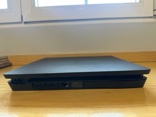 PS4 Slim Negra + 2 Mandos DualShock 4