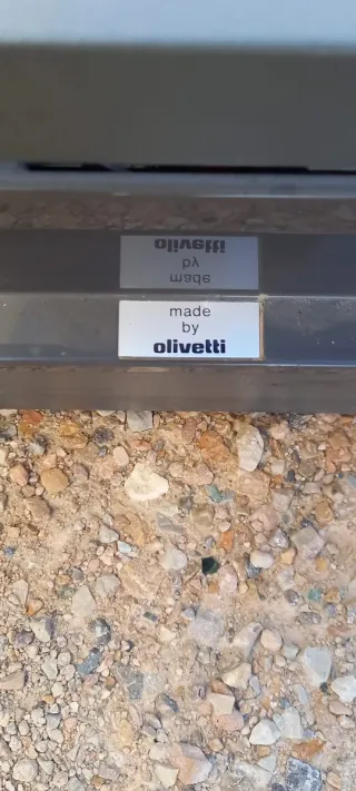 Máquina de escribir Olivetti Línea 98