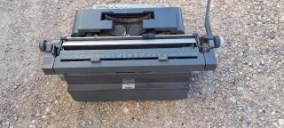 Máquina de escribir Olivetti Línea 98